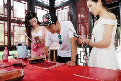 主播体验雕版印刷